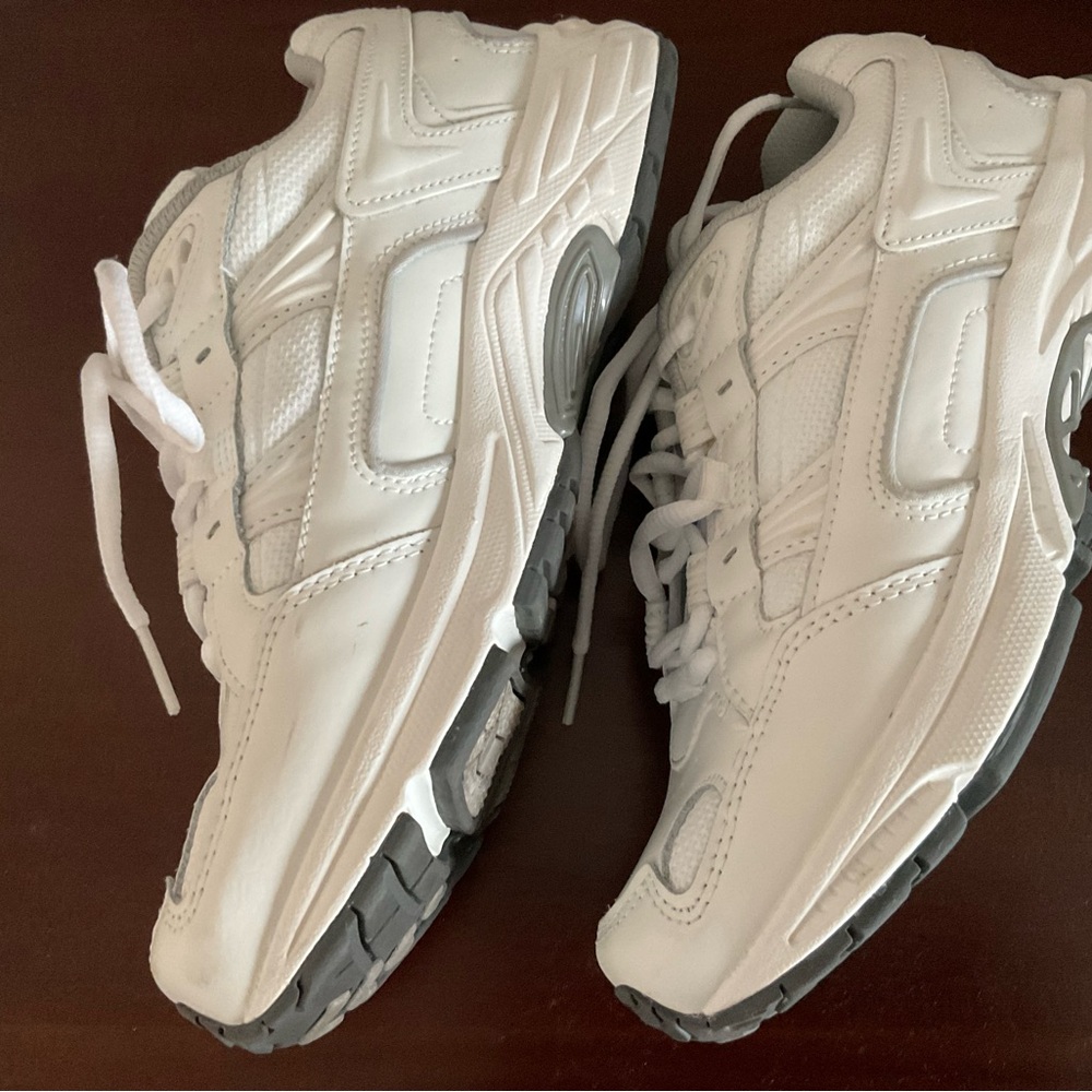 Vionic Performance Walking Sneaker. - image 3